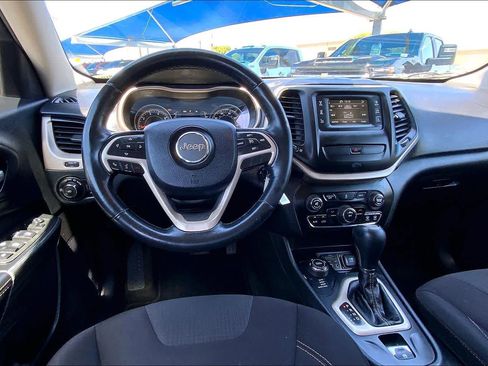 Used 2015 Jeep Cherokee Latitude AWD/4WD image 5