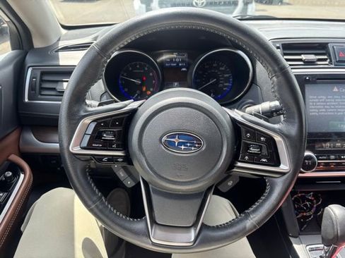 Used 2018 Subaru Outback 2.5i Touring w/ Popular Package #3 AWD/4WD image 5