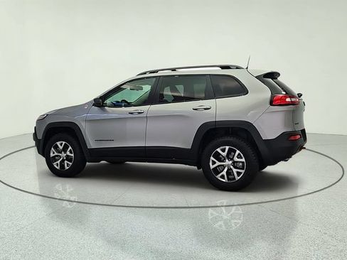 Used 2016 Jeep Cherokee Trailhawk w/ Comfort/Convenience Group AWD/4WD image 4