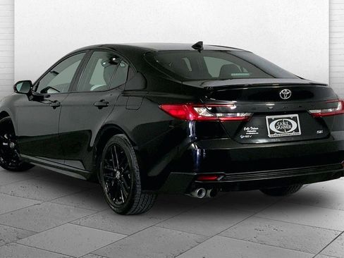 Used 2025 Toyota Camry SE image 11