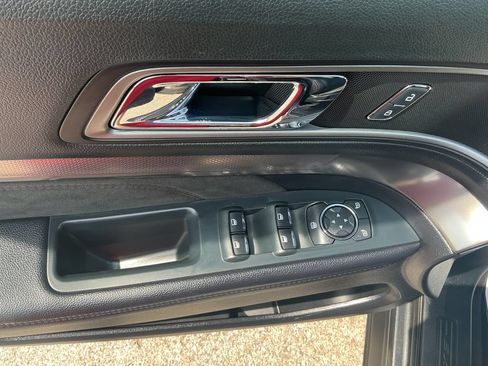 Used 2019 Ford Explorer XLT w/ Equipment Group 202A AWD/4WD image 11