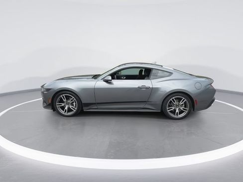 Used 2025 Ford Mustang Coupe RWD image 7