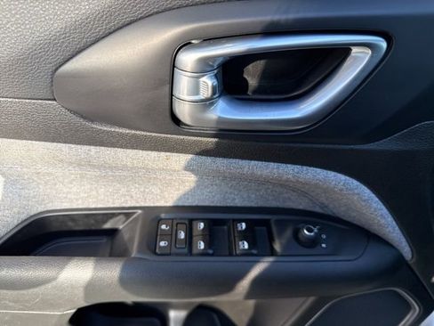 Used 2024 Jeep Compass Latitude image 7