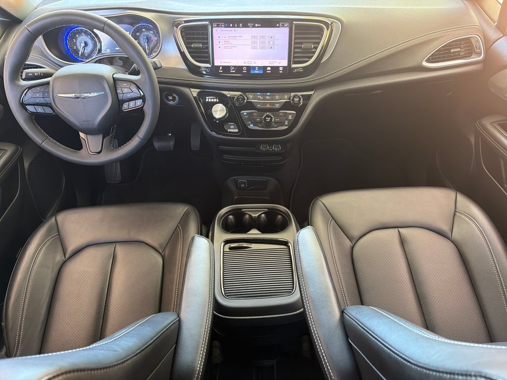 Used 2024 Chrysler Pacifica Touring-L w/ S Appearance Package FWD image 22