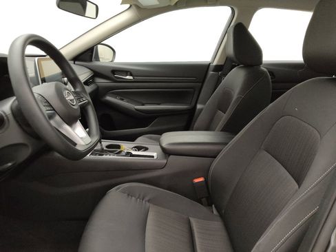 Used 2025 Nissan Altima 2.5 SV FWD image 17