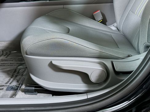 New 2026 Hyundai Elantra Sport FWD image 18