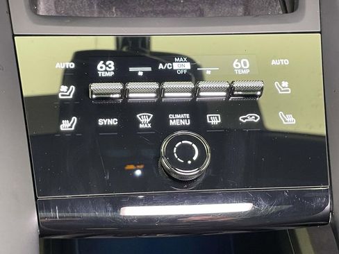 Used 2025 Porsche Macan 4 Electric image 32