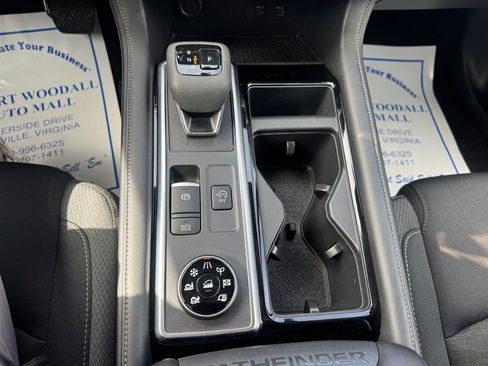 Used 2025 Nissan Pathfinder SV image 23