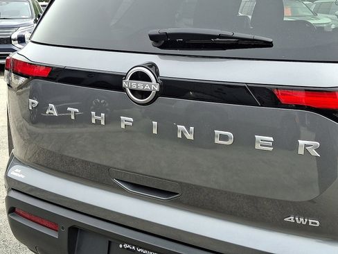 Used 2024 Nissan Pathfinder S image 30