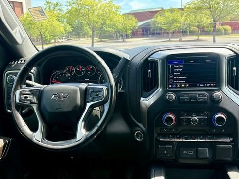 Used 2020 Chevrolet Silverado 1500 LT Trail Boss AWD/4WD image 19
