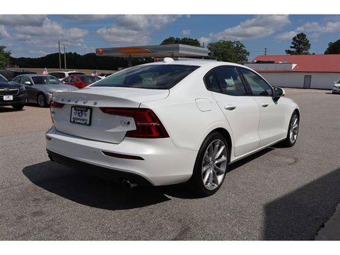 Used 2020 Volvo S60 T6 Momentum AWD/4WD image 5