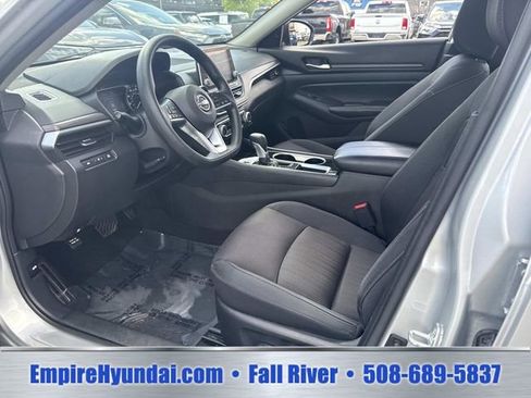 Used 2024 Nissan Altima 2.5 SV FWD image 17