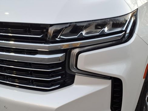 Used 2022 Chevrolet Suburban LT w/ LT Signature Package image 8