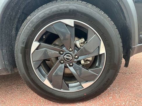 Used 2025 Nissan Rogue SV image 30