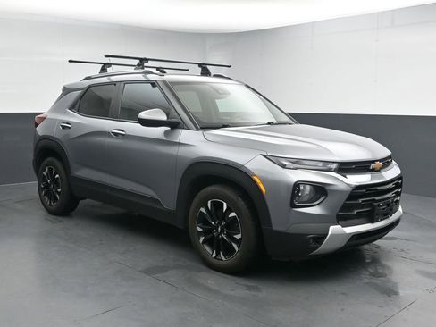 Used 2023 Chevrolet TrailBlazer LT w/ Convenience Package FWD image 2