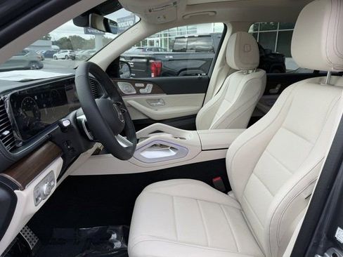 New 2025 Mercedes-Benz GLS 450 4MATIC image 9
