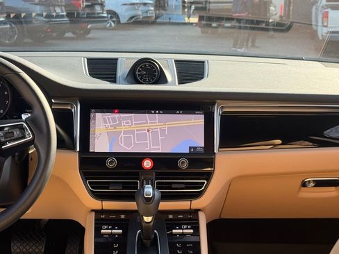 Used 2025 Porsche Macan Base image 36