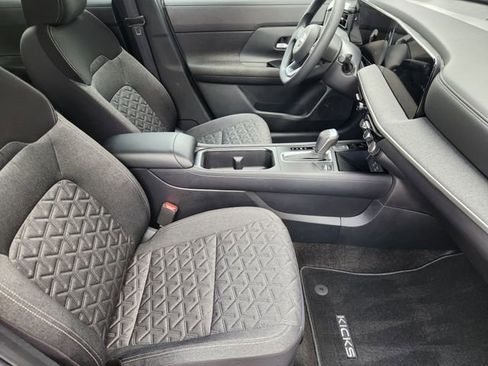 Used 2025 Nissan Kicks SV image 11