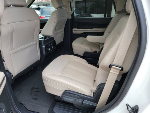 Used 2024 Ford Expedition Platinum RWD image 11