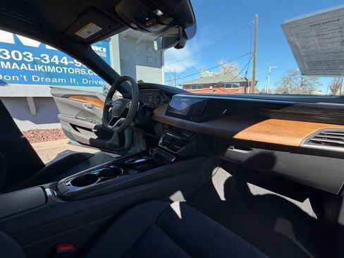 Used 2023 Audi e-tron GT Premium Plus image 39