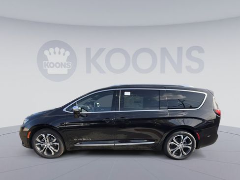 New 2026 Chrysler Pacifica Pinnacle image 2
