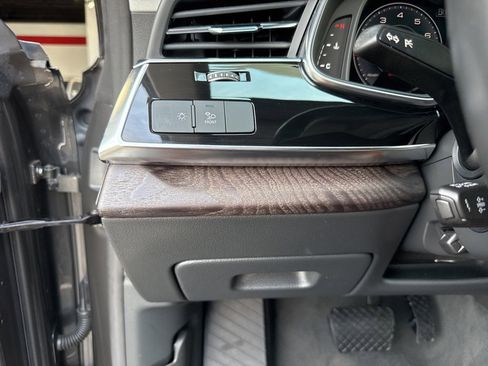 Used 2019 Audi Q8 Premium w/ Convenience Package image 25