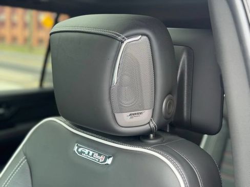 Used 2025 GMC Yukon AT4 Ultimate AWD/4WD image 13