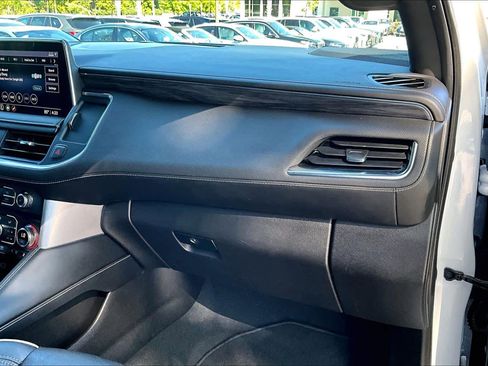 Used 2021 GMC Yukon SLT w/ SLT Premium Package image 19