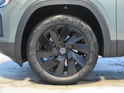 New 2026 Volkswagen Atlas Cross Sport SE image 19