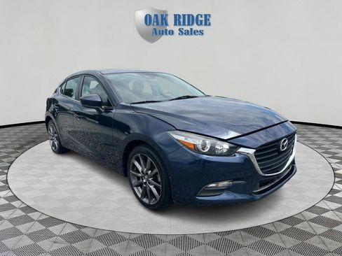 Used 2018 MAZDA MAZDA3 Touring FWD image 3