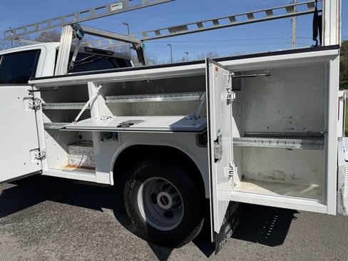 Used 2023 GMC Sierra 3500 Pro w/ Convenience Package image 15