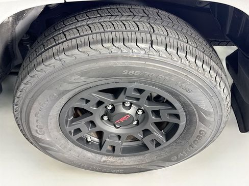 Used 2018 Toyota 4Runner SR5 Premium AWD/4WD image 31