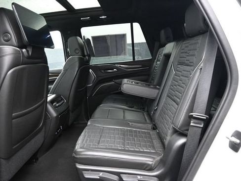 Used 2021 Cadillac Escalade Premium Luxury Platinum RWD image 11