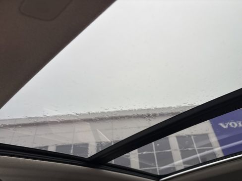 Certified 2025 Volvo XC40 B5 Core image 25