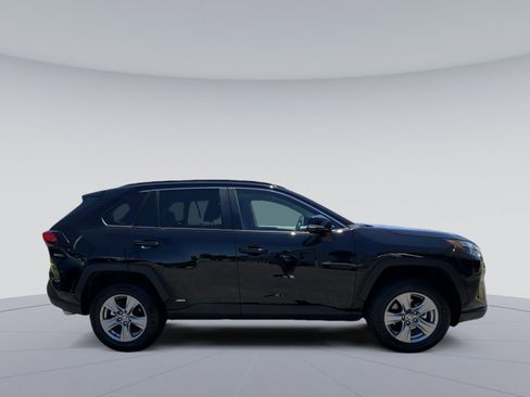 Used 2025 Toyota RAV4 XLE AWD/4WD image 10