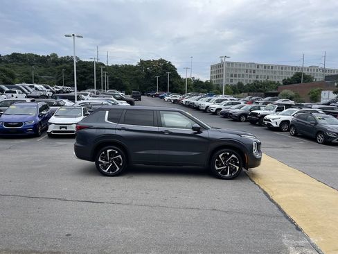 Used 2024 Mitsubishi Outlander SE FWD image 7