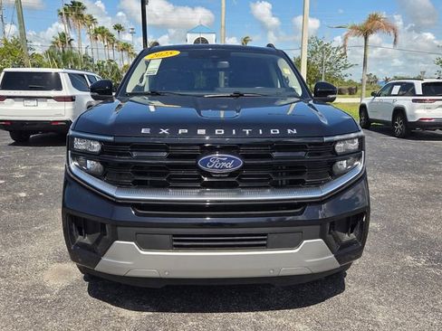 Used 2025 Ford Expedition Max Platinum AWD/4WD image 2