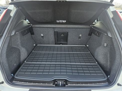 Used 2024 Volvo XC40 B5 Ultimate w/ Protection Package Premier image 15
