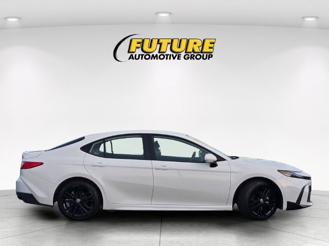 Certified 2025 Toyota Camry SE FWD image 4