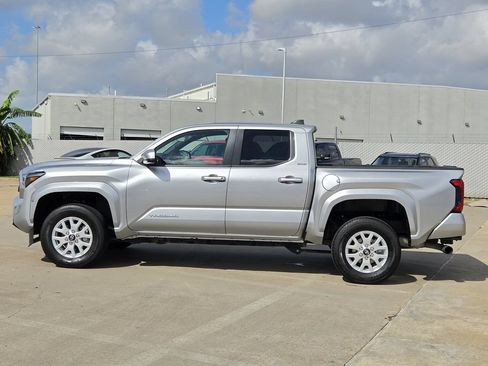 Used 2025 Toyota Tacoma SR5 AWD/4WD image 6