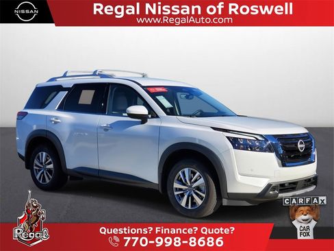 Certified 2025 Nissan Pathfinder SL image 1