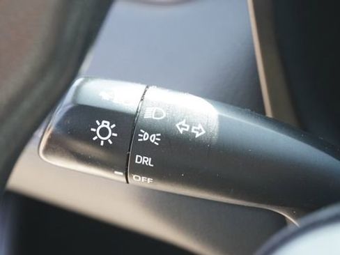 Used 2019 Toyota RAV4 LE FWD image 33