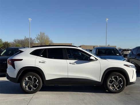 Used 2025 Chevrolet Trax LT image 4