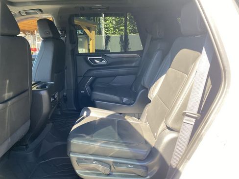 Used 2021 Chevrolet Tahoe Z71 w/ Luxury Package AWD/4WD image 16
