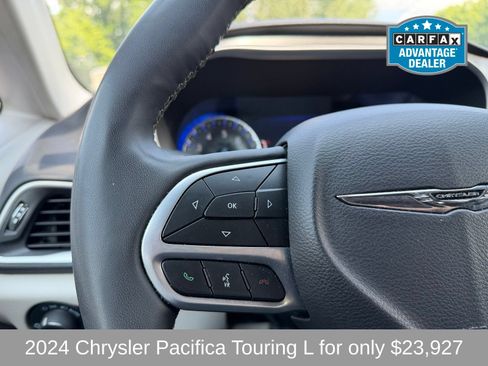 Used 2024 Chrysler Pacifica Touring-L FWD image 13