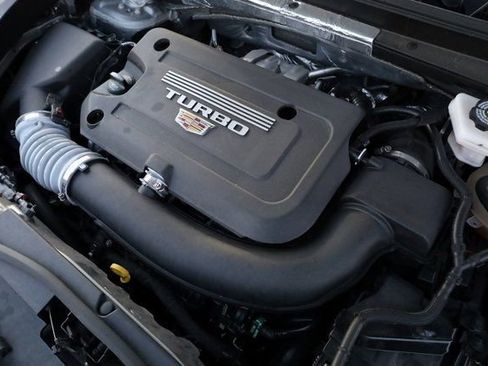 Used 2024 Cadillac XT4 Premium Luxury image 11