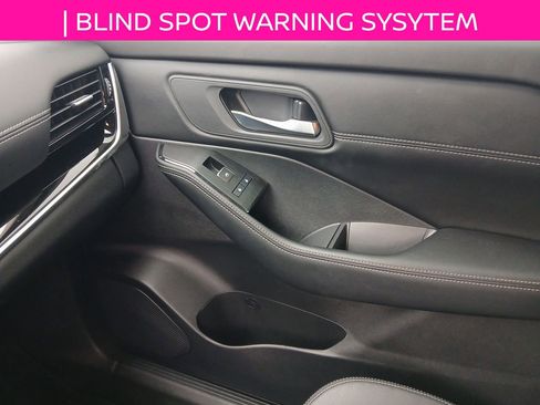 Used 2025 Nissan Rogue SL image 15