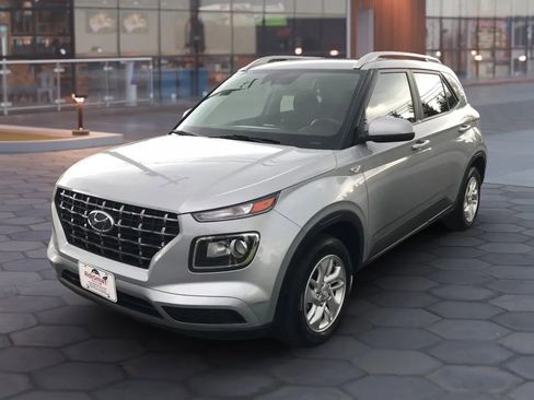 Used 2020 Hyundai Venue SEL w/ Convenience Package image 4