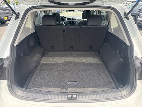 Used 2023 Volkswagen Tiguan SE w/ Panoramic Sunroof Package AWD/4WD image 13