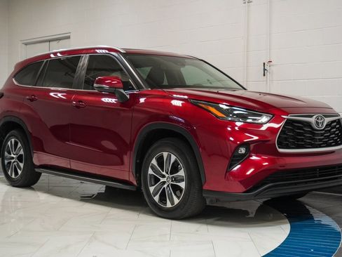 Used 2023 Toyota Highlander XLE image 5